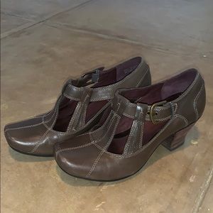 Clark’s grey heels